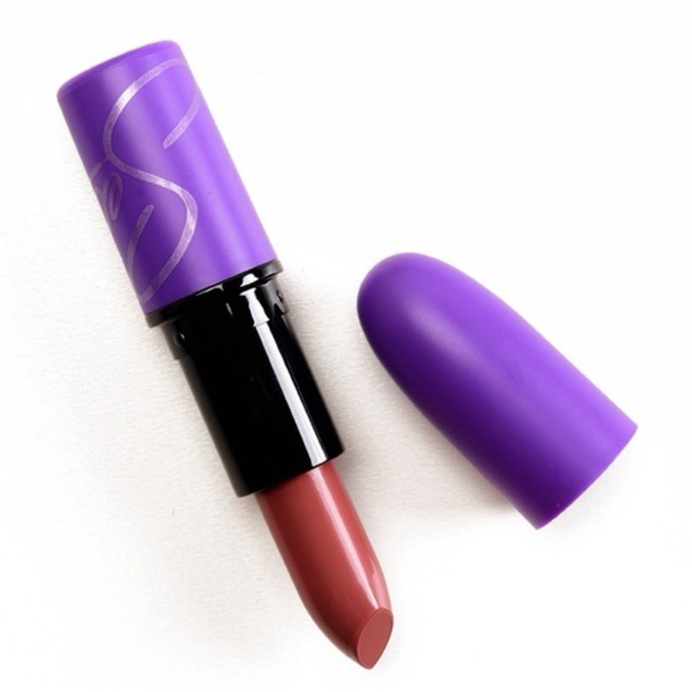 MAC lipstick Selena Amor Prohibido. NIB.